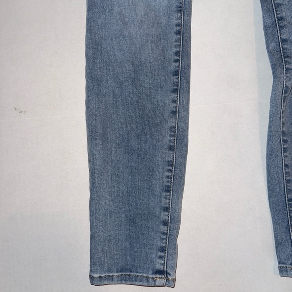 Universal Thread High Rise Skinny Jeans Women's 6R Light Wash Denim Stretch - Picture 2 of 10